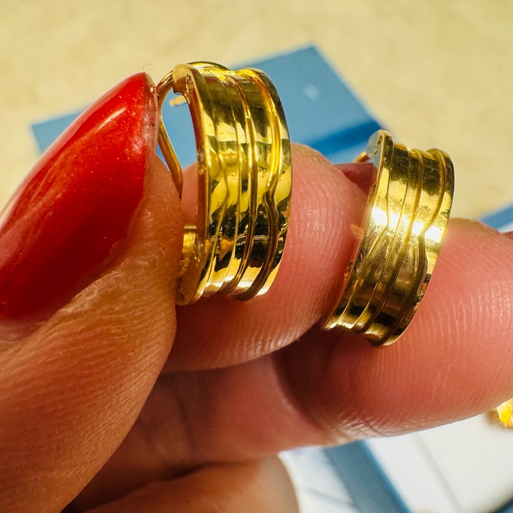 K18 Japan Gold Hoop Earrings with Diamonds - Picture 12 of 16